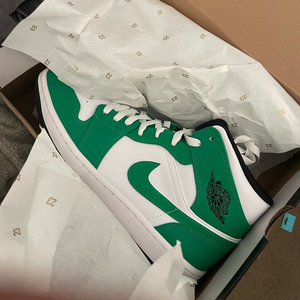 Jordan 1s Dark Green Worn Once.